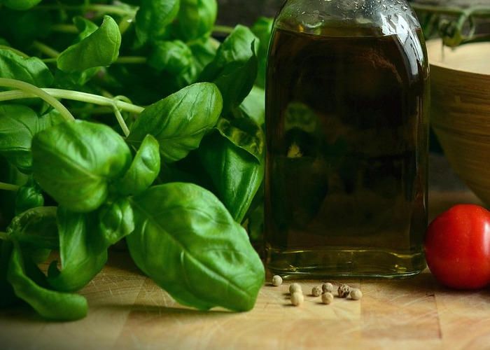 Cold-pressed vs refined peanut oil comparison